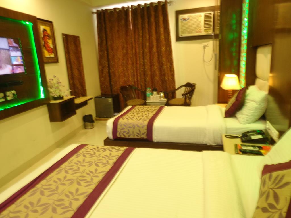 Hotel Station View Opposite New Delhi Railway Exterior photo