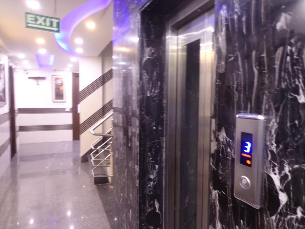 Hotel Station View Opposite New Delhi Railway Exterior photo